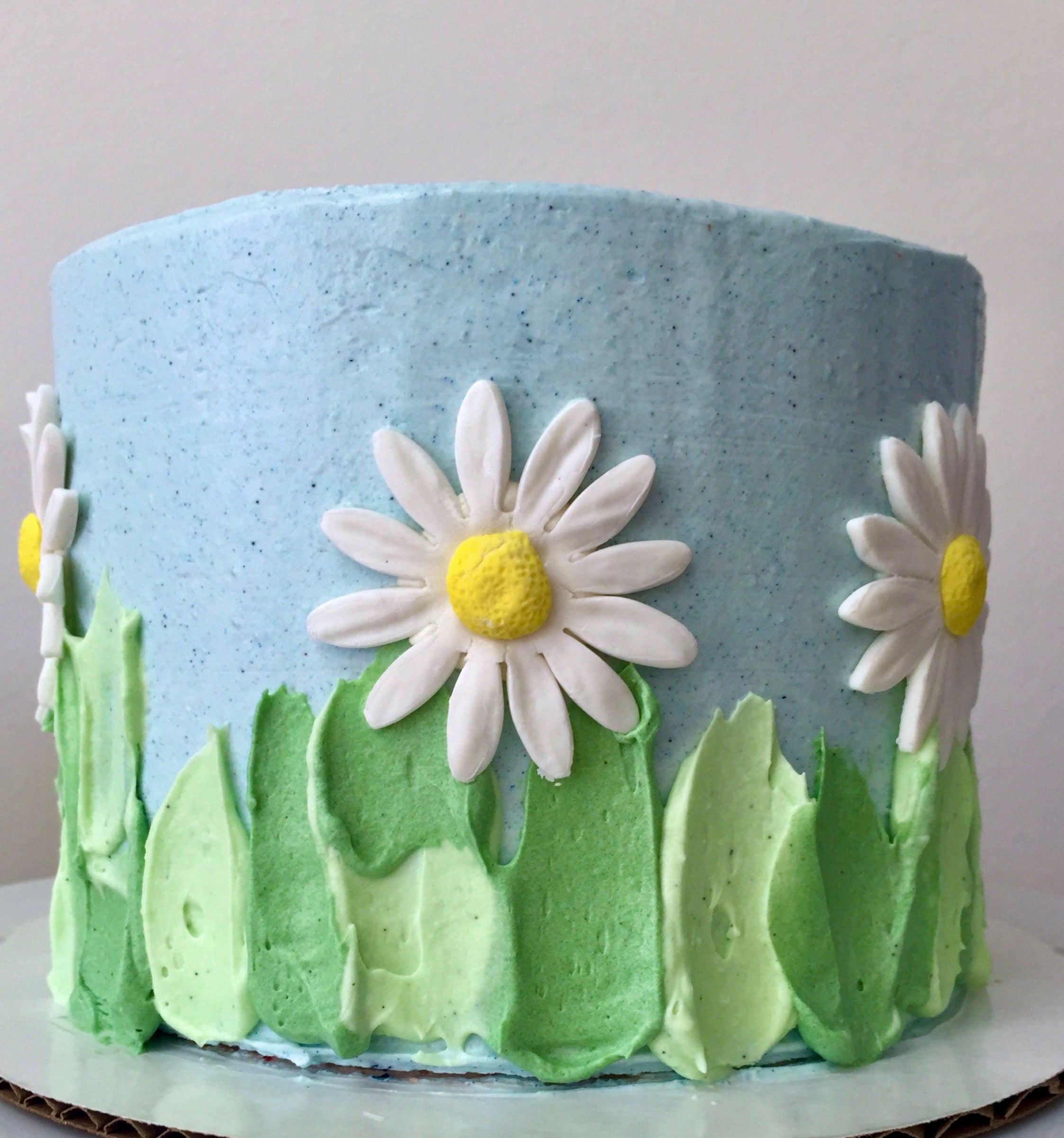 Fondant Vs. Cream Icing: Which is the best choice for my cake?